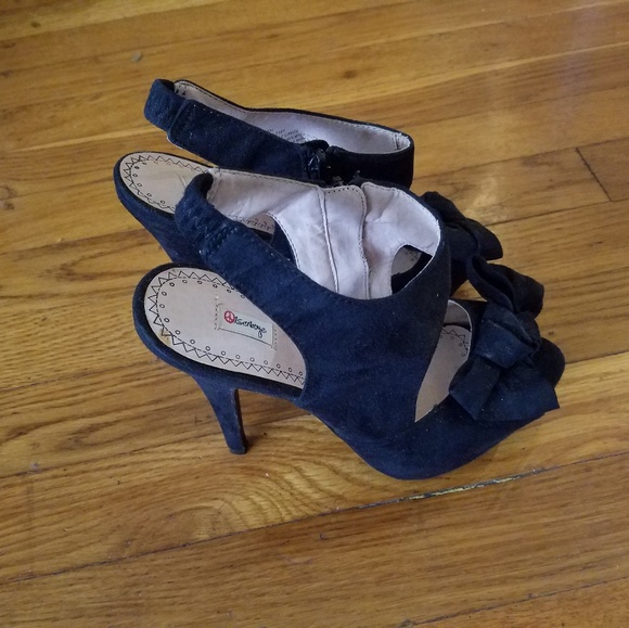 Olsenboye Peep-toe Black Bow Heels - Picture 3 of 3